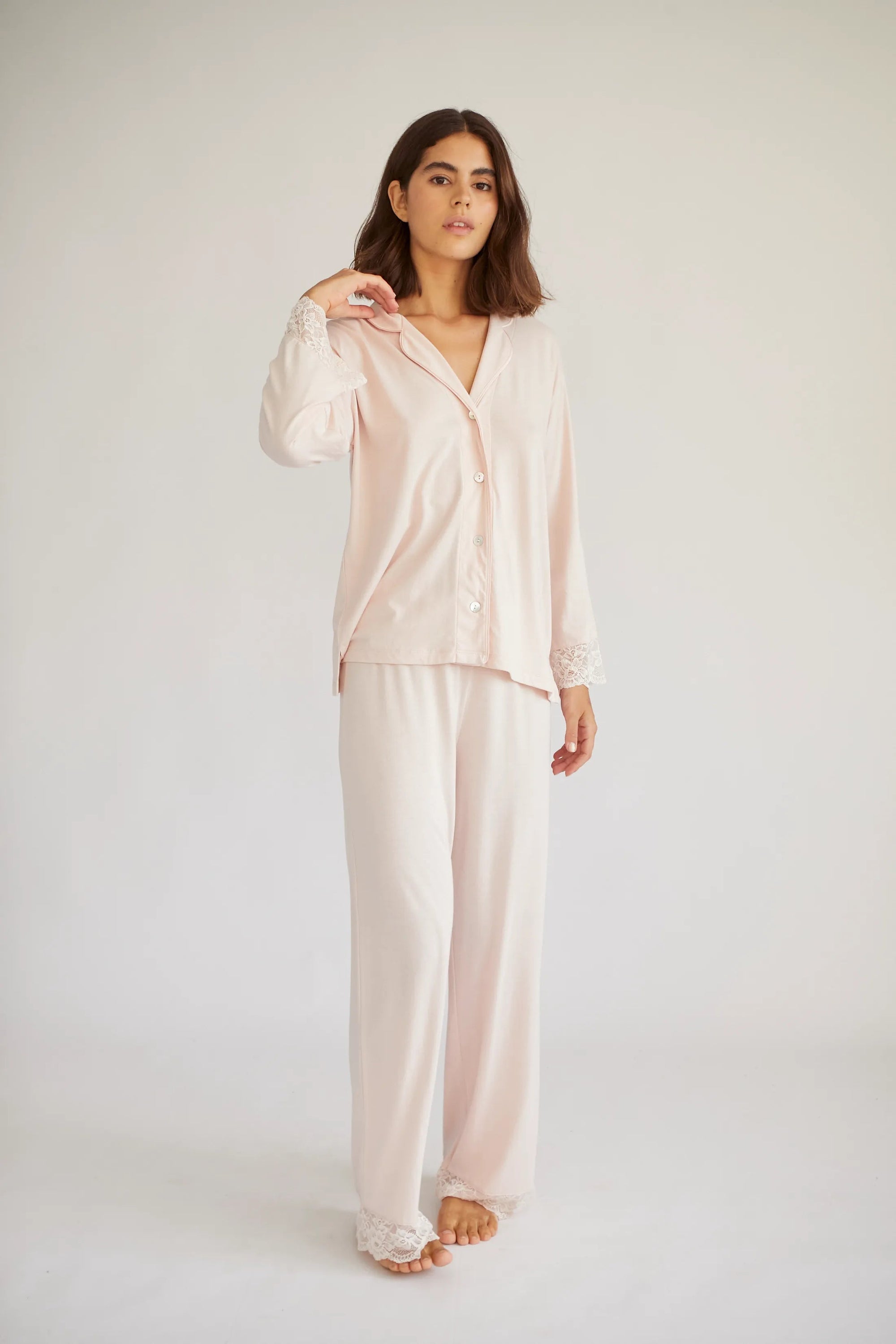 Pijama con Encaje Largo Estilo Boyfriend Vera Bridal - Negro y Rosa - Munai