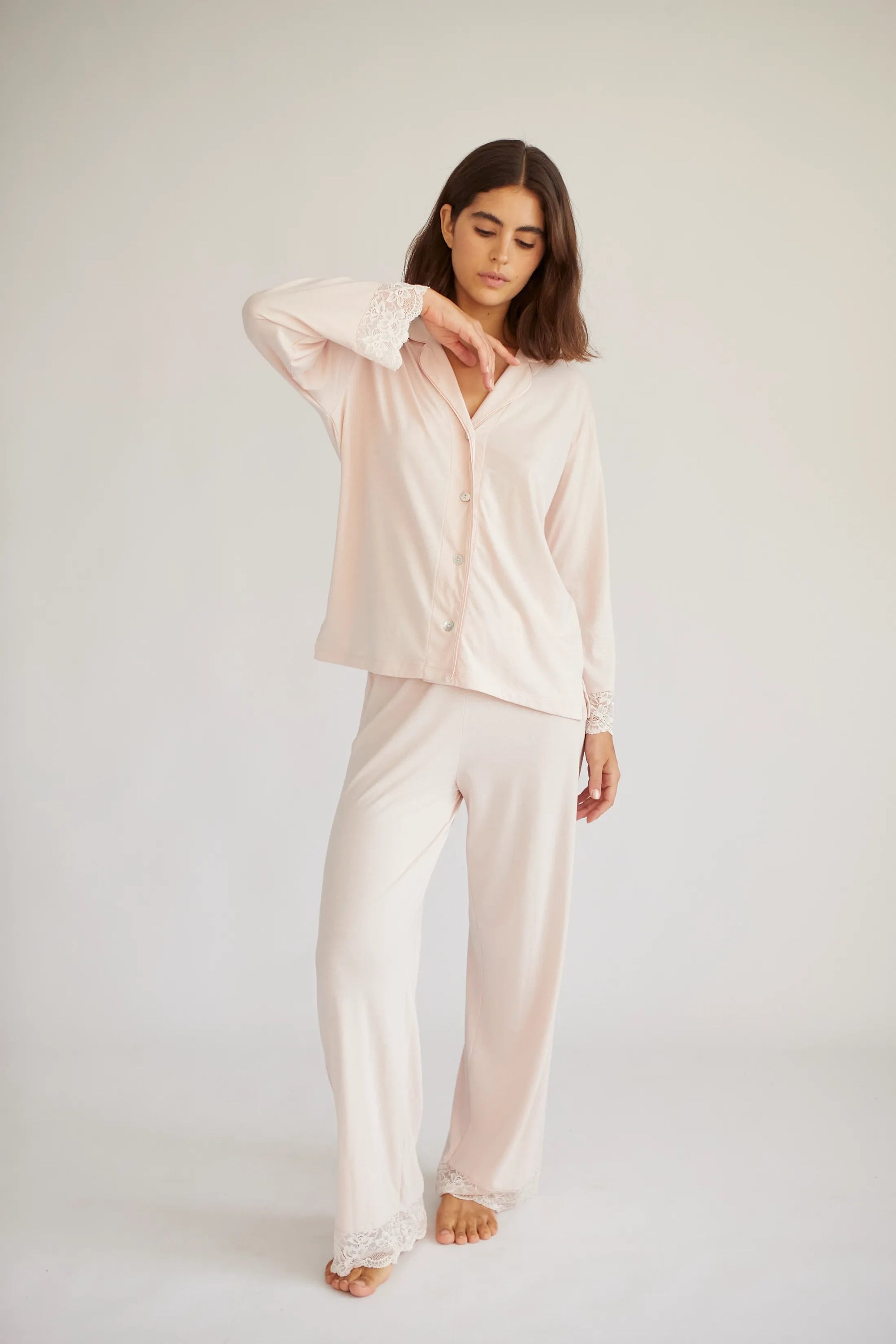 Pijama con Encaje Largo Estilo Boyfriend Vera Bridal - Negro y Rosa - Munai