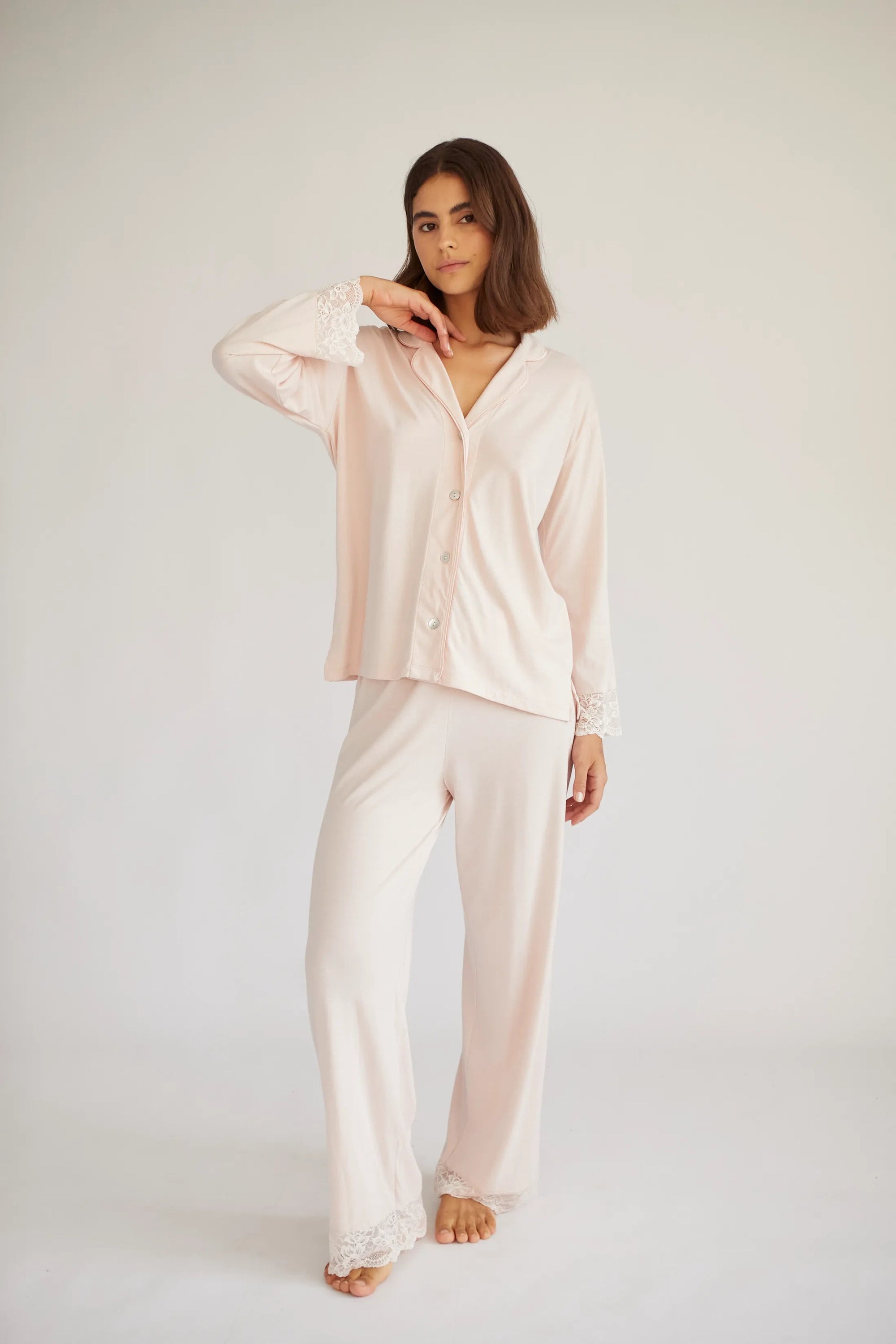 Pijama con Encaje Largo Estilo Boyfriend Vera Bridal - Negro y Rosa - Munai