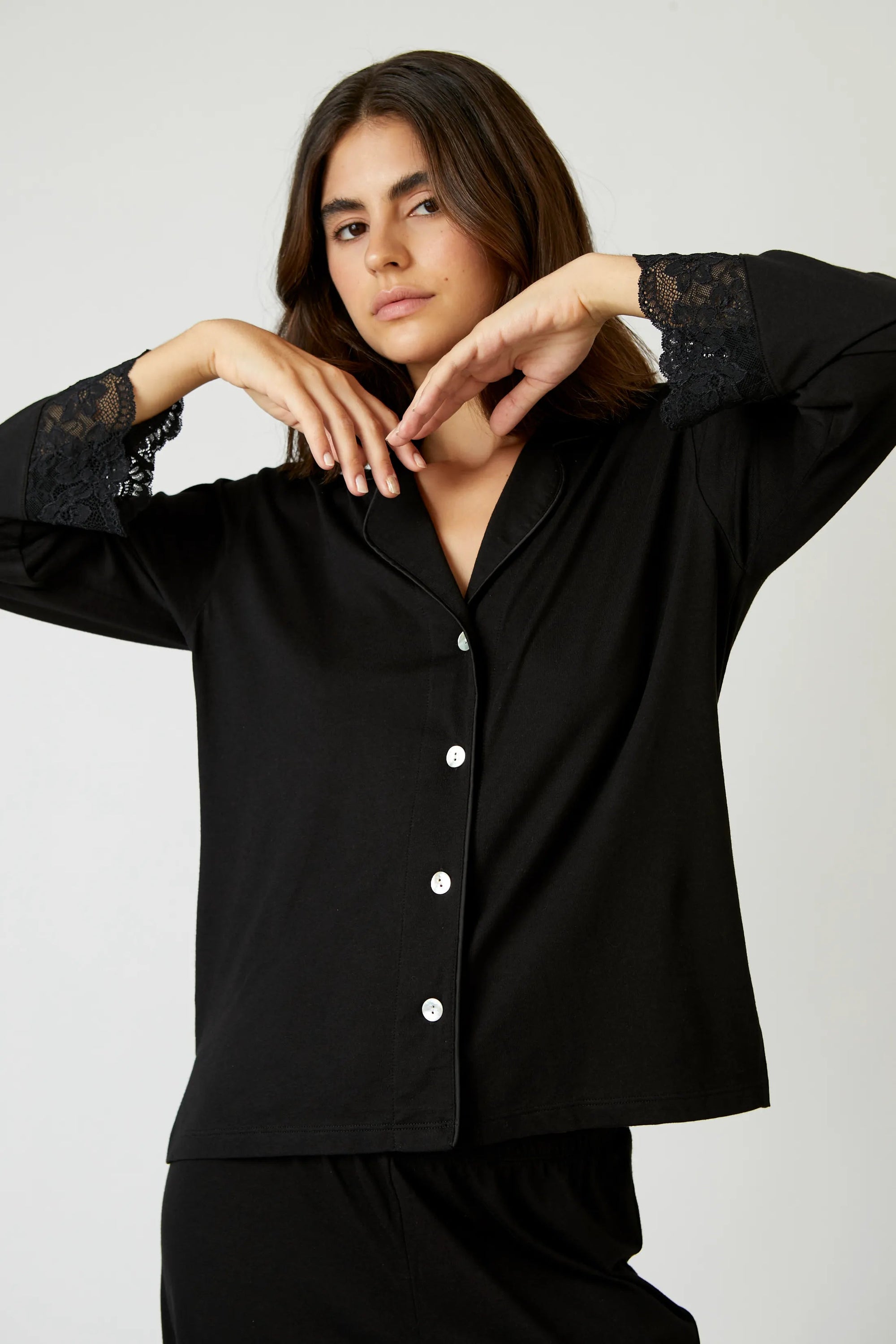 Pijama con Encaje Largo Estilo Boyfriend Vera Bridal - Negro y Rosa - Munai