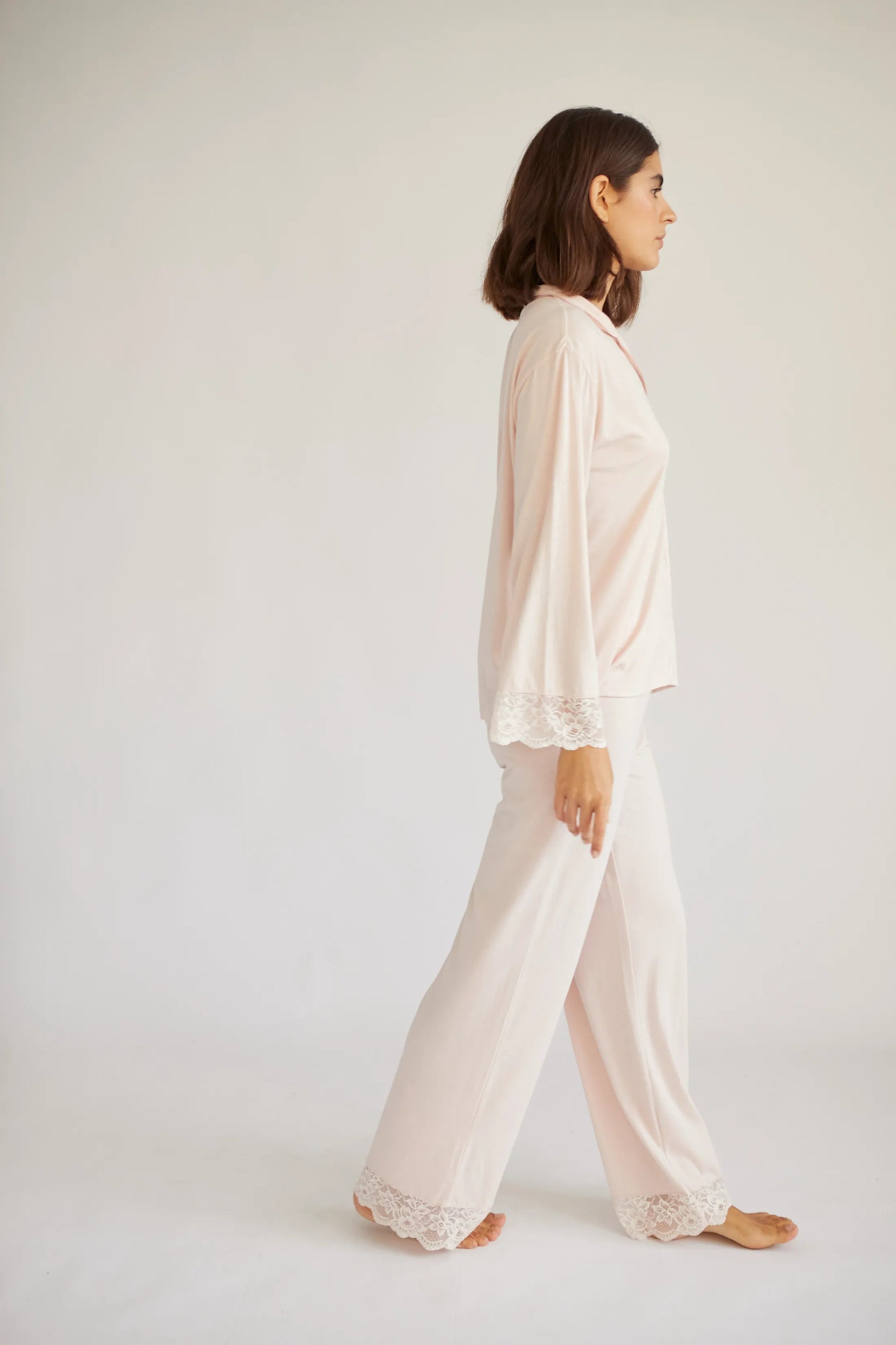 Pijama con Encaje Largo Estilo Boyfriend Vera Bridal - Negro y Rosa - Munai