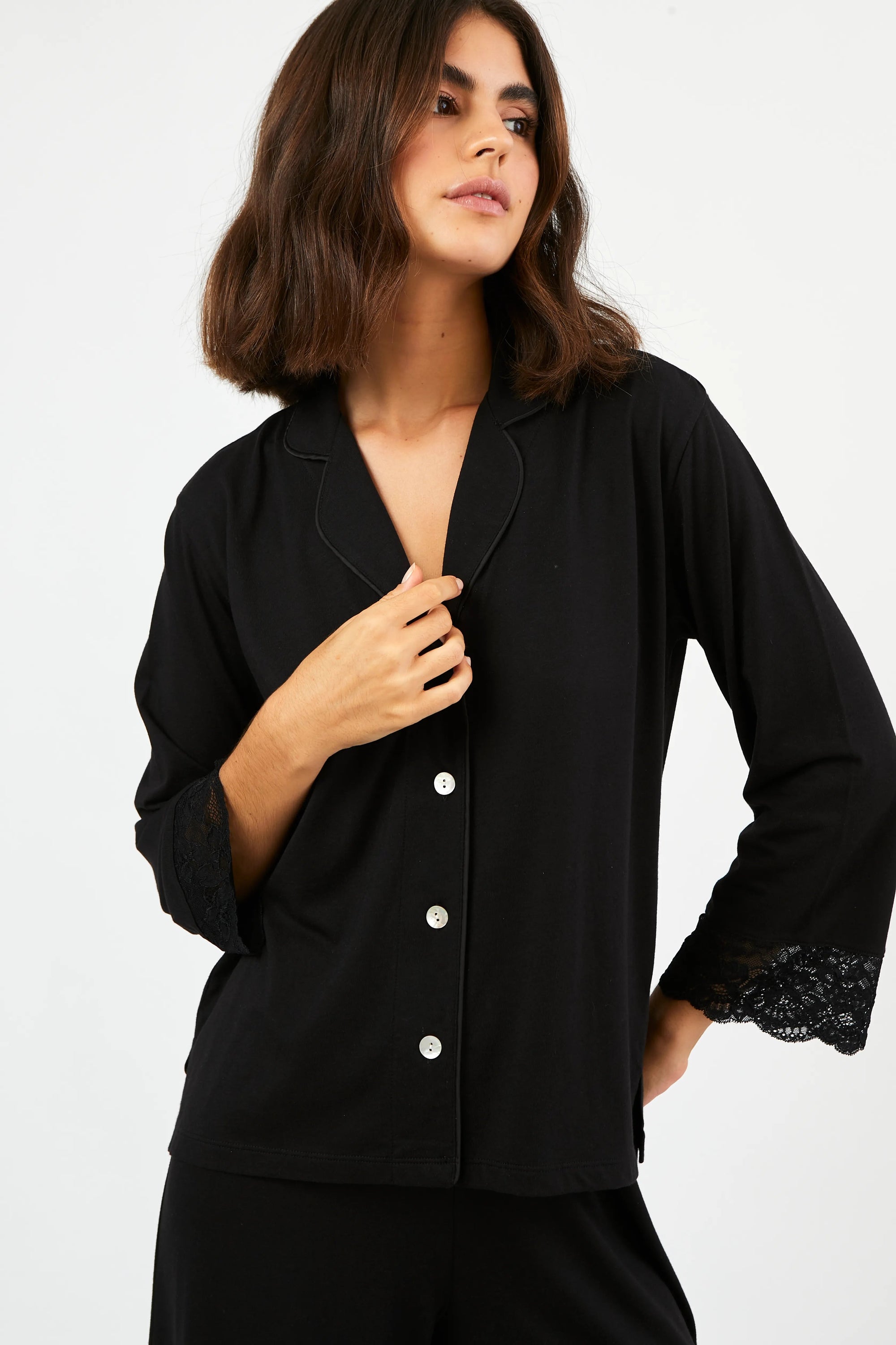 Pijama con Encaje Largo Estilo Boyfriend Vera Bridal - Negro y Rosa - Munai